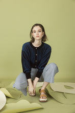 Lade das Bild in den Galerie-Viewer, Strickjacke "SHIMMER"