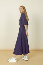 Lade das Bild in den Galerie-Viewer, Jupe "SUN-SHADOW STRIPES"