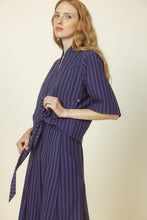 Lade das Bild in den Galerie-Viewer, Bluse "SUN-SHADOW STRIPES"