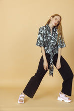 Lade das Bild in den Galerie-Viewer, Bluse "BLOESEMS"