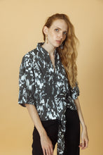 Lade das Bild in den Galerie-Viewer, Bluse "BLOESEMS"