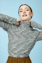 Lade das Bild in den Galerie-Viewer, Rollkragenshirt "VIERKANT"
