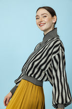 Lade das Bild in den Galerie-Viewer, Strickpullover "WAVES"

