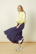 Lade das Bild in den Galerie-Viewer, Jupe "SUN-SHADOW STRIPES"
