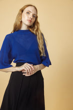 Lade das Bild in den Galerie-Viewer, Strickshirt "LOOP"
