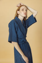 Lade das Bild in den Galerie-Viewer, Bluse "SUN-SHADOW STRIPES"
