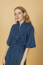 Lade das Bild in den Galerie-Viewer, Bluse "SUN-SHADOW STRIPES"
