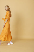 Lade das Bild in den Galerie-Viewer, Bluse "SUN-SHADOW STRIPES"
