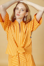 Lade das Bild in den Galerie-Viewer, Bluse "SUN-SHADOW STRIPES"
